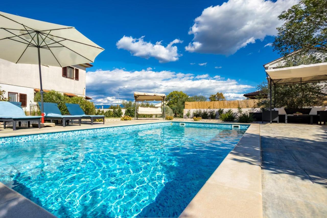Apartman Luni Sa Bazenom - Malinska, Sveti Anton Sveti Anton (Krk) Exterior foto