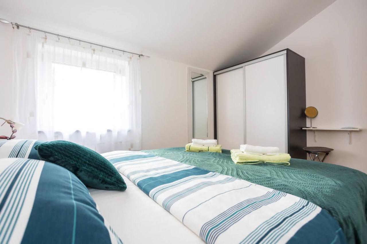 Apartman Luni Sa Bazenom - Malinska, Sveti Anton Sveti Anton (Krk) Exterior foto