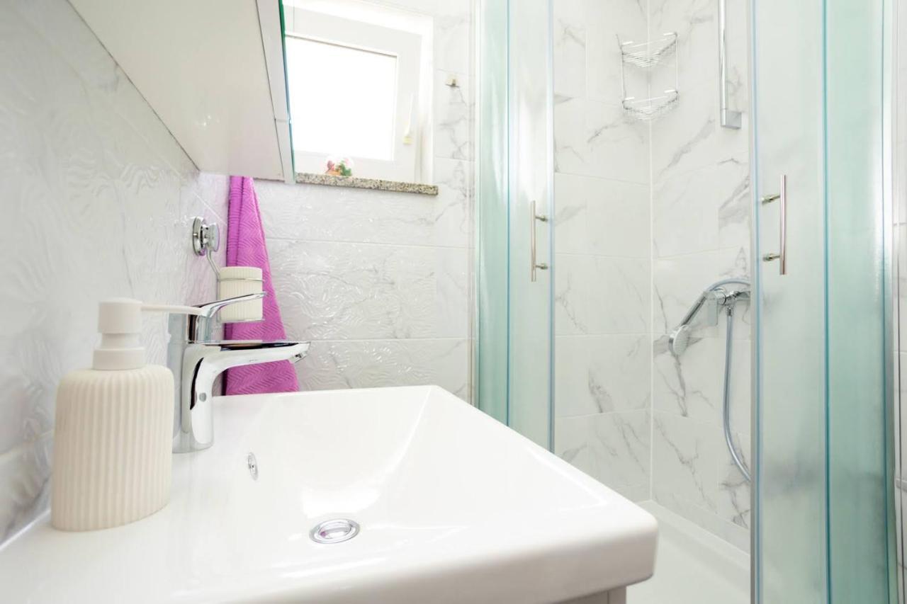 Apartman Luni Sa Bazenom - Malinska, Sveti Anton Sveti Anton (Krk) Exterior foto