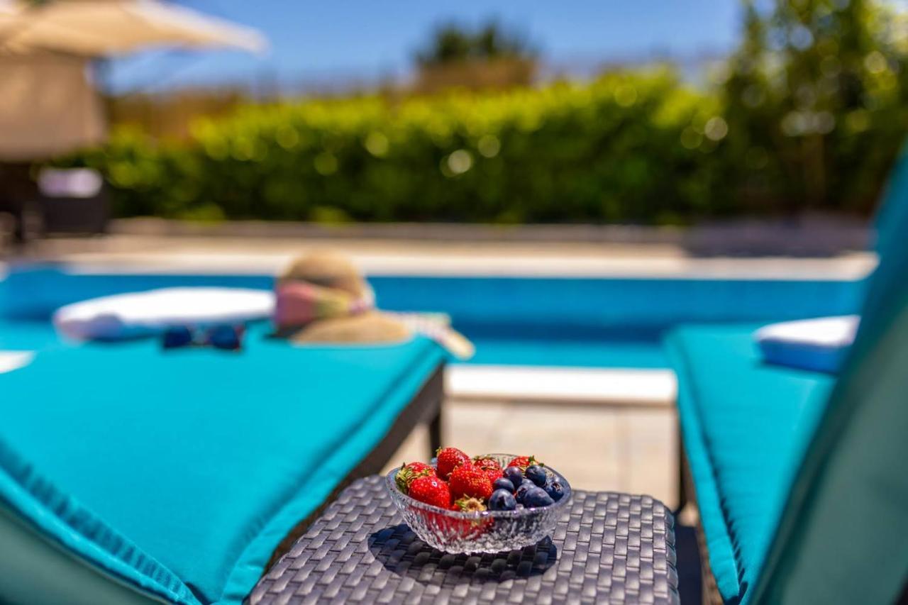 Apartman Luni Sa Bazenom - Malinska, Sveti Anton Sveti Anton (Krk) Exterior foto