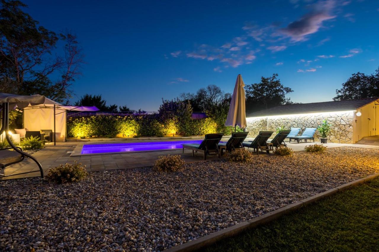 Apartman Luni Sa Bazenom - Malinska, Sveti Anton Sveti Anton (Krk) Exterior foto