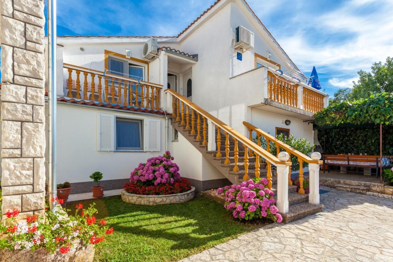 Apartman Luni Sa Bazenom - Malinska, Sveti Anton Sveti Anton (Krk) Exterior foto