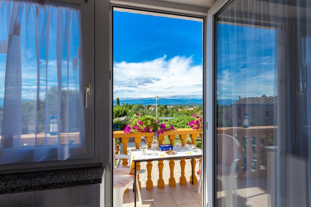Apartman Luni Sa Bazenom - Malinska, Sveti Anton Sveti Anton (Krk) Exterior foto