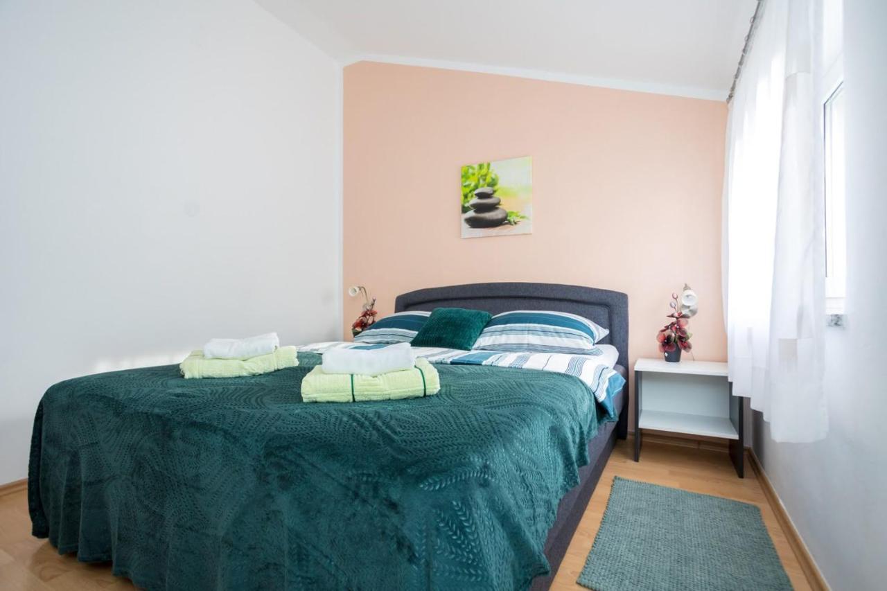 Apartman Luni Sa Bazenom - Malinska, Sveti Anton Sveti Anton (Krk) Exterior foto