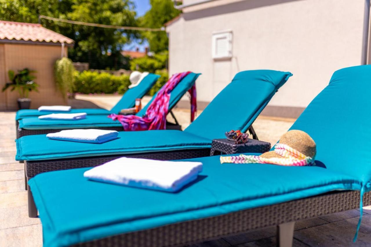 Apartman Luni Sa Bazenom - Malinska, Sveti Anton Sveti Anton (Krk) Exterior foto
