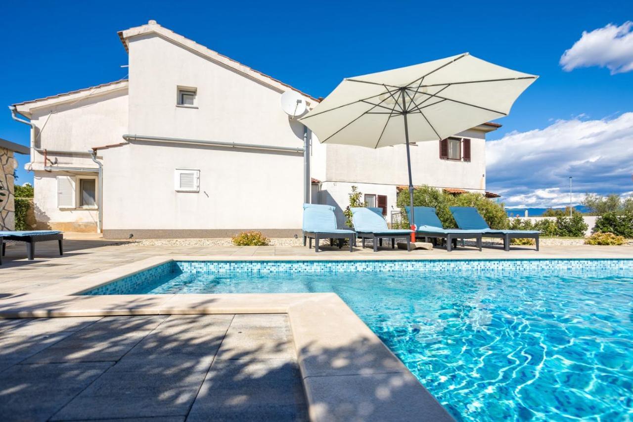 Apartman Luni Sa Bazenom - Malinska, Sveti Anton Sveti Anton (Krk) Exterior foto