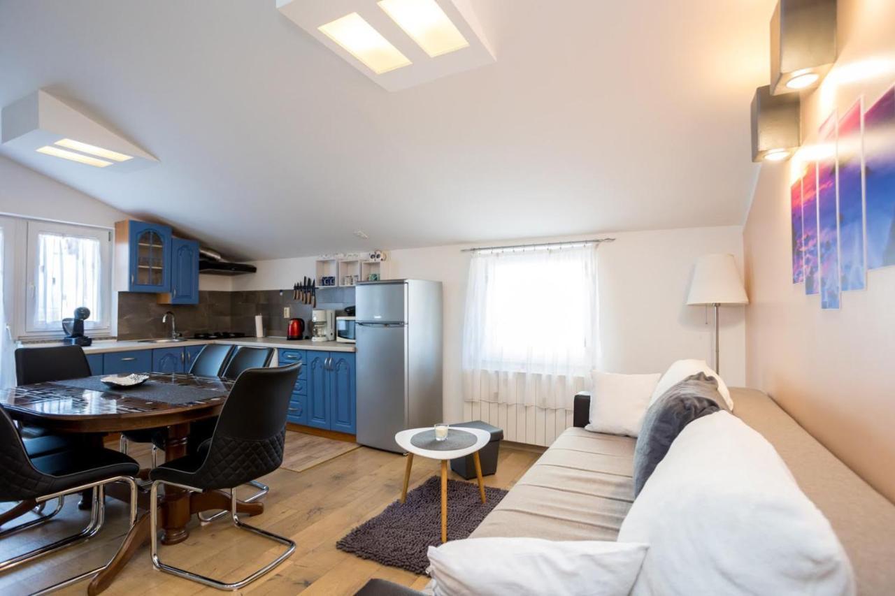 Apartman Luni Sa Bazenom - Malinska, Sveti Anton Sveti Anton (Krk) Exterior foto