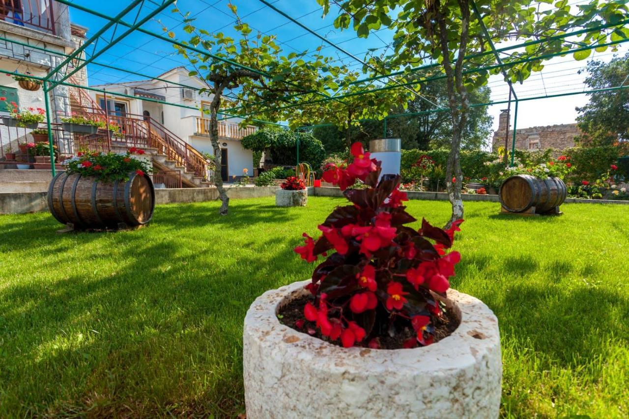 Apartman Luni Sa Bazenom - Malinska, Sveti Anton Sveti Anton (Krk) Exterior foto