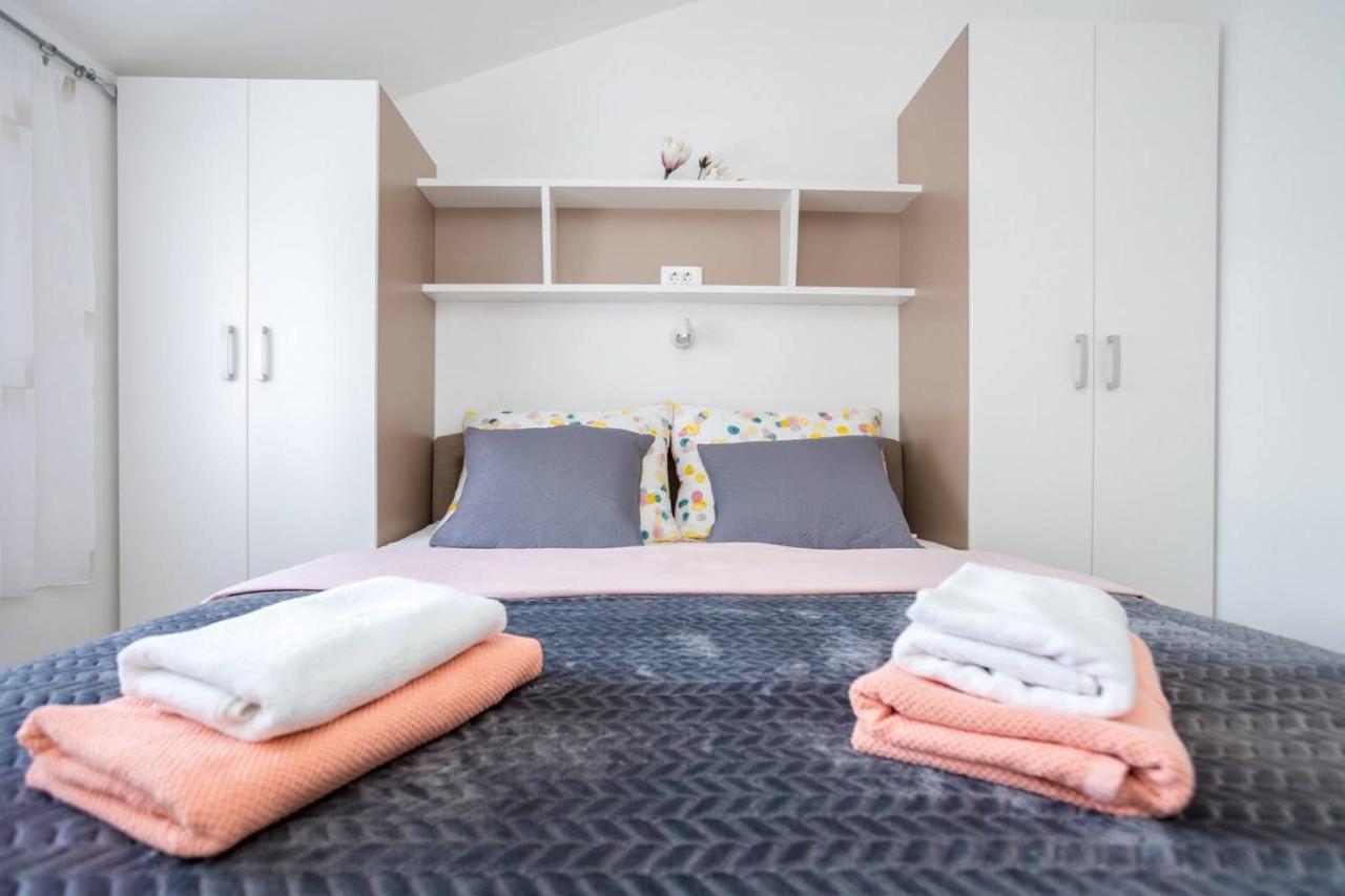Apartman Luni Sa Bazenom - Malinska, Sveti Anton Sveti Anton (Krk) Exterior foto