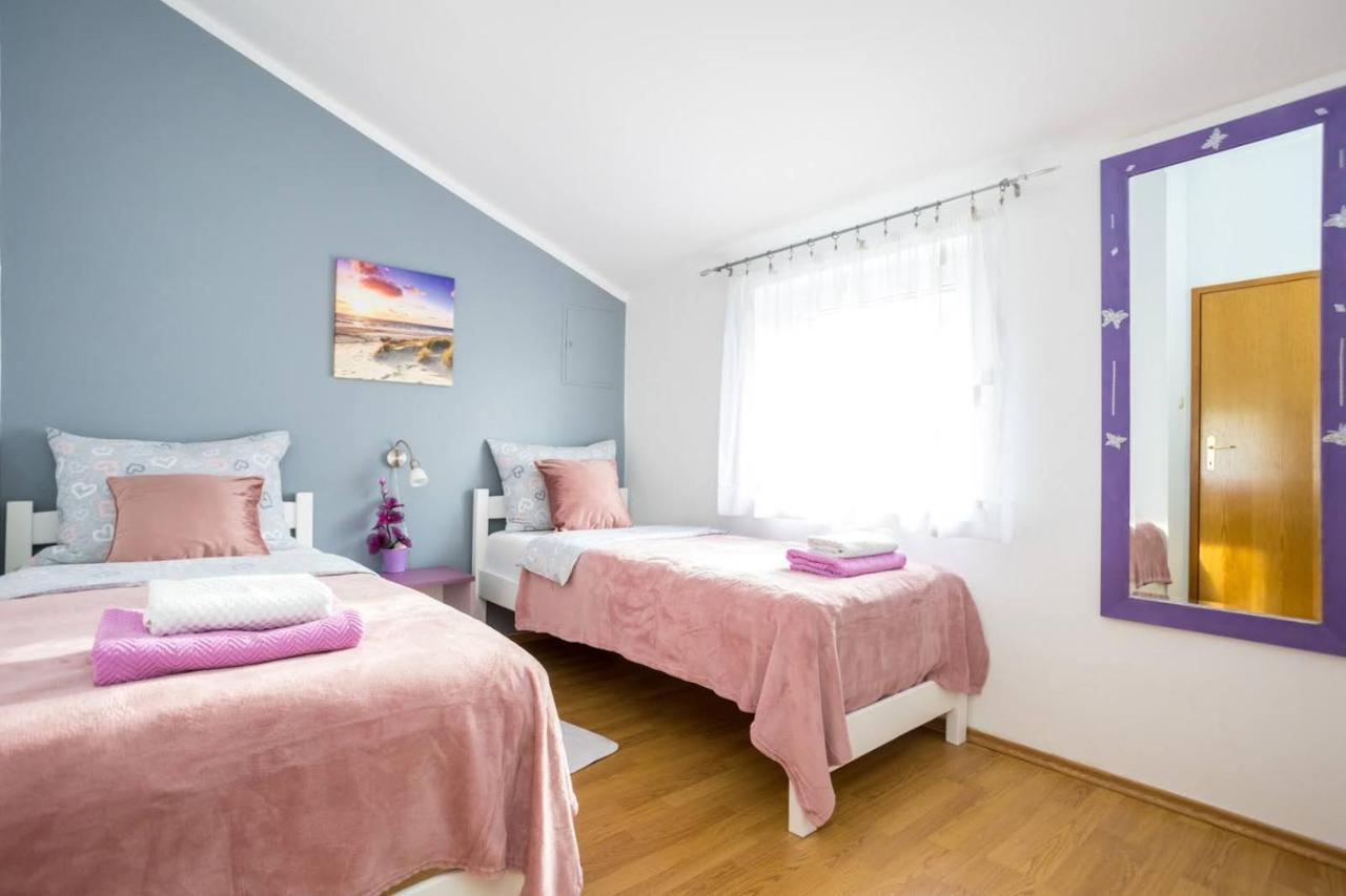 Apartman Luni Sa Bazenom - Malinska, Sveti Anton Sveti Anton (Krk) Exterior foto