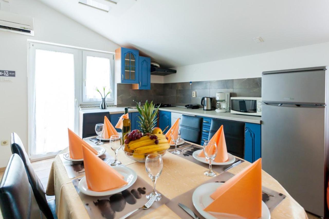 Apartman Luni Sa Bazenom - Malinska, Sveti Anton Sveti Anton (Krk) Exterior foto