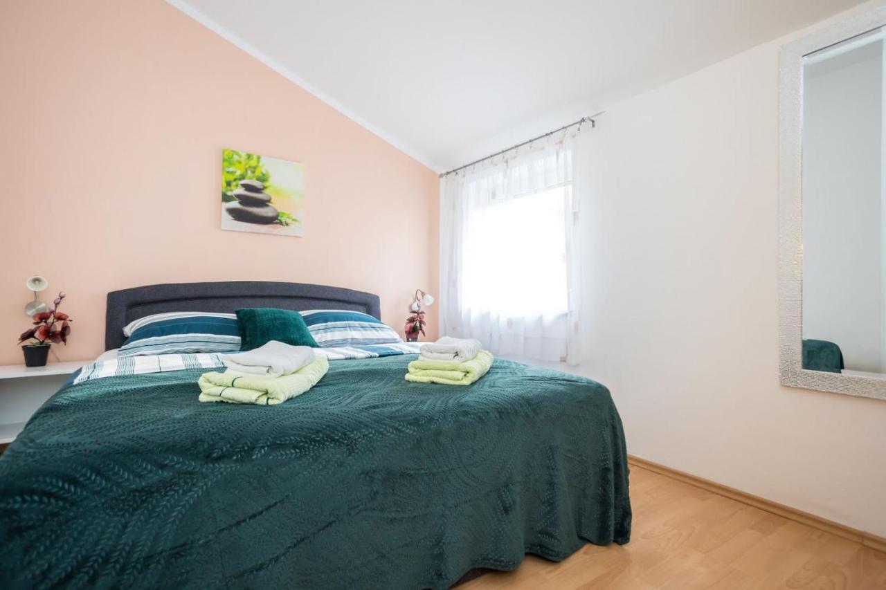 Apartman Luni Sa Bazenom - Malinska, Sveti Anton Sveti Anton (Krk) Exterior foto
