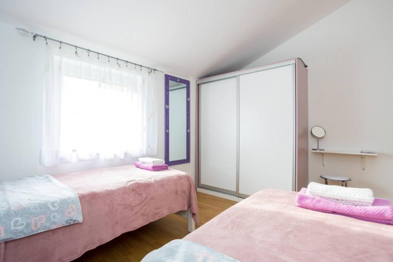 Apartman Luni Sa Bazenom - Malinska, Sveti Anton Sveti Anton (Krk) Exterior foto